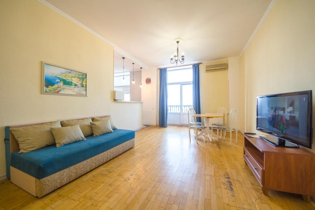 Central Apartments On Khreschatyk Kiev Ngoại thất bức ảnh