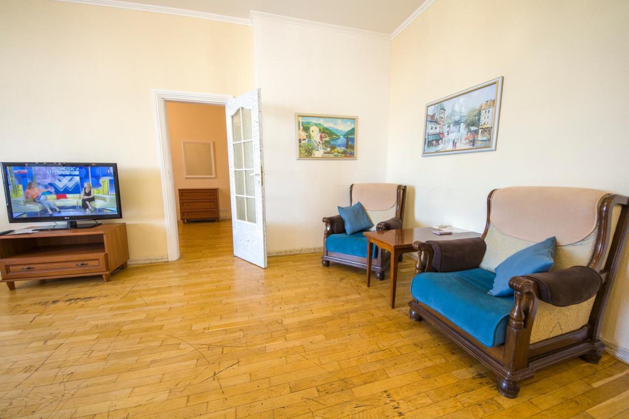 Central Apartments On Khreschatyk Kiev Ngoại thất bức ảnh