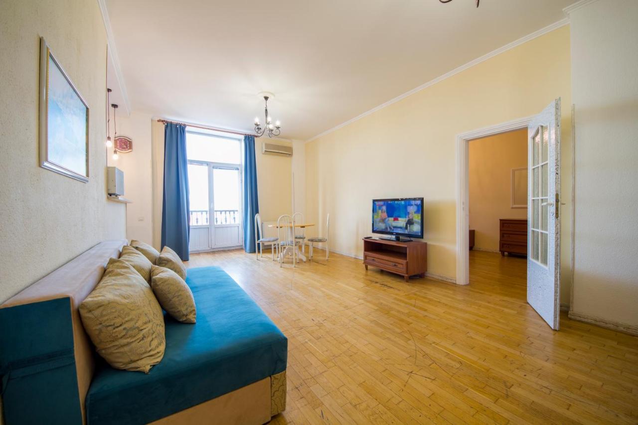 Central Apartments On Khreschatyk Kiev Ngoại thất bức ảnh