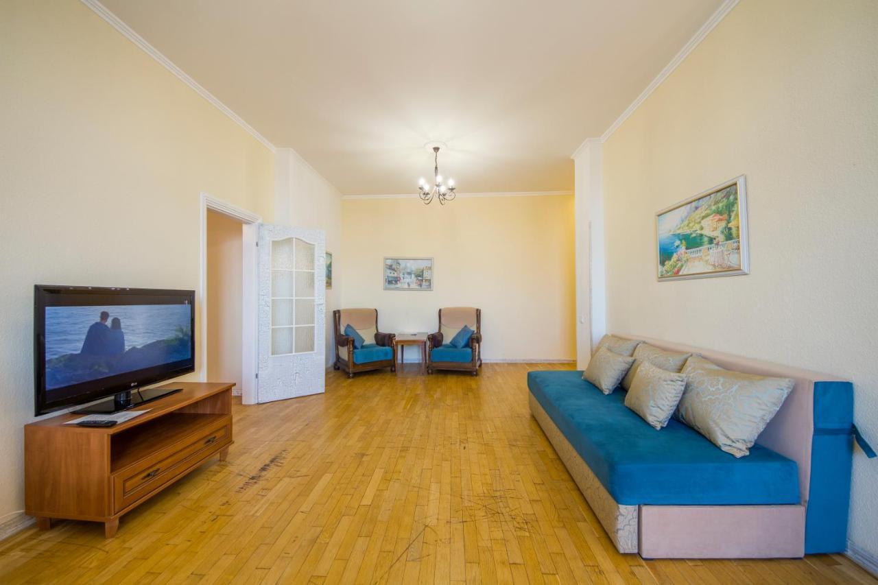 Central Apartments On Khreschatyk Kiev Ngoại thất bức ảnh