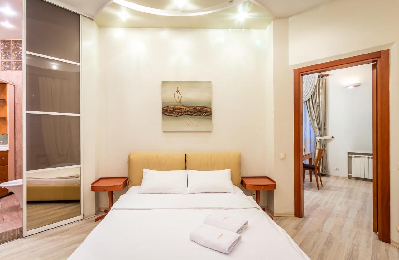 Central Apartments On Khreschatyk Kiev Ngoại thất bức ảnh