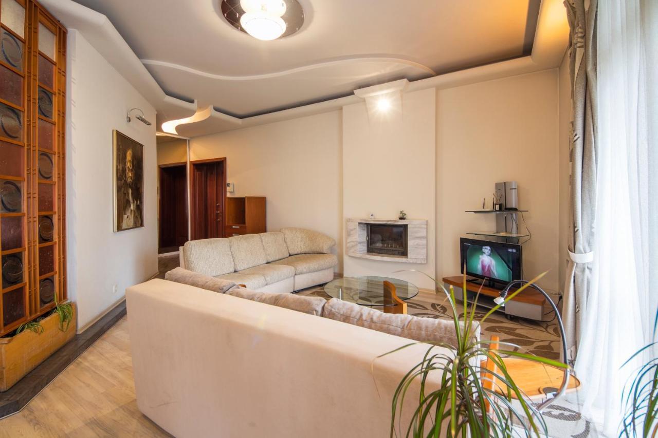 Central Apartments On Khreschatyk Kiev Ngoại thất bức ảnh