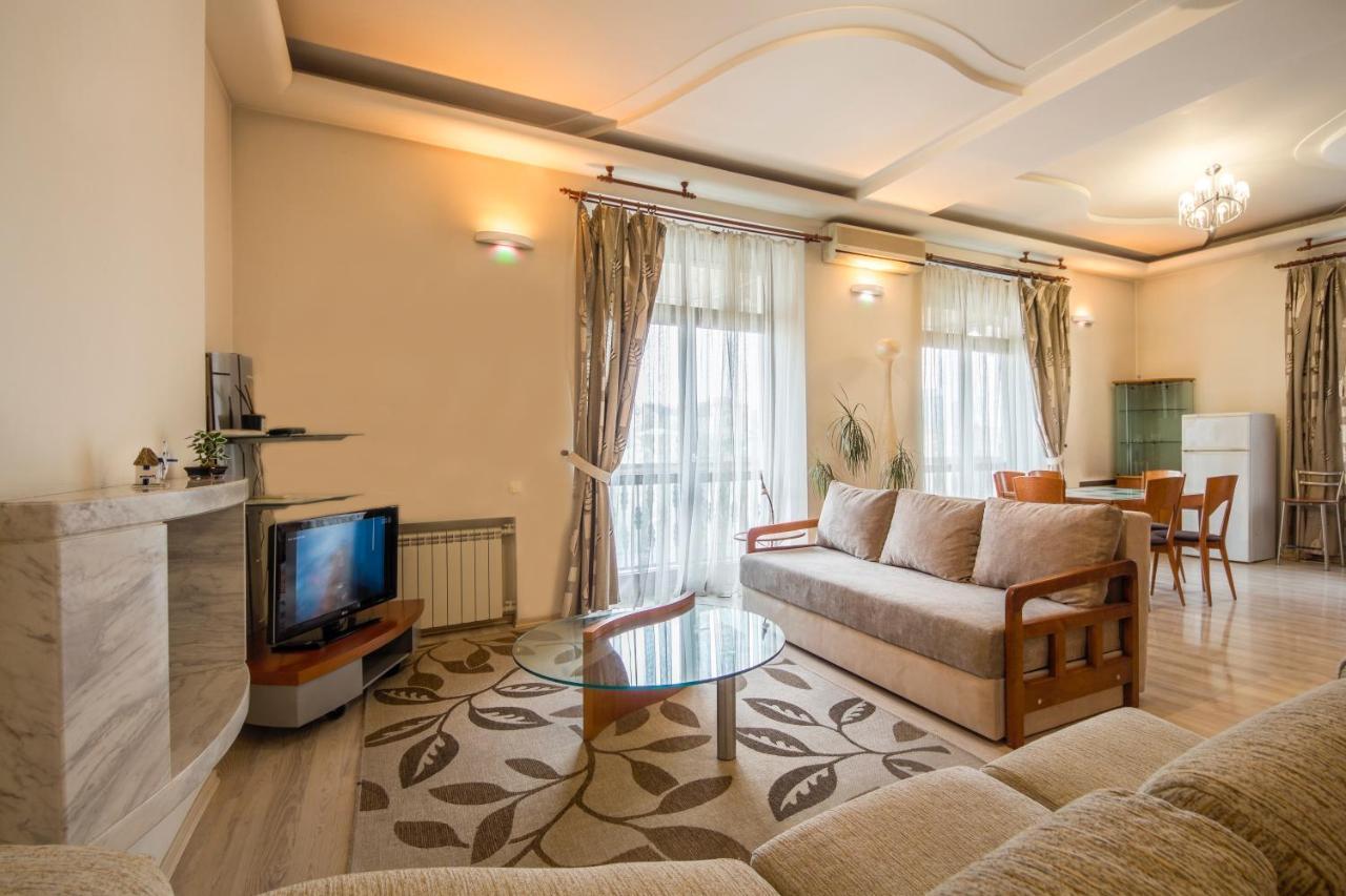 Central Apartments On Khreschatyk Kiev Ngoại thất bức ảnh