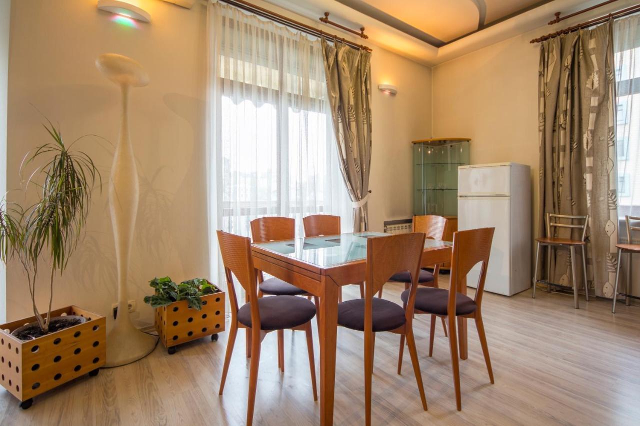 Central Apartments On Khreschatyk Kiev Ngoại thất bức ảnh